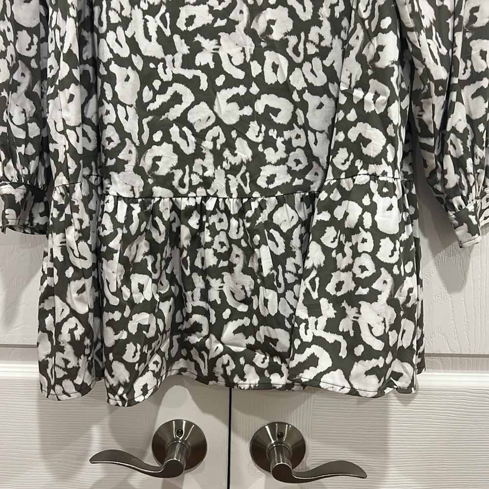 ELIZABETH AND JAMES Drop Waist Dress Womens Animal Print Size Medium - Picture 4 of 8